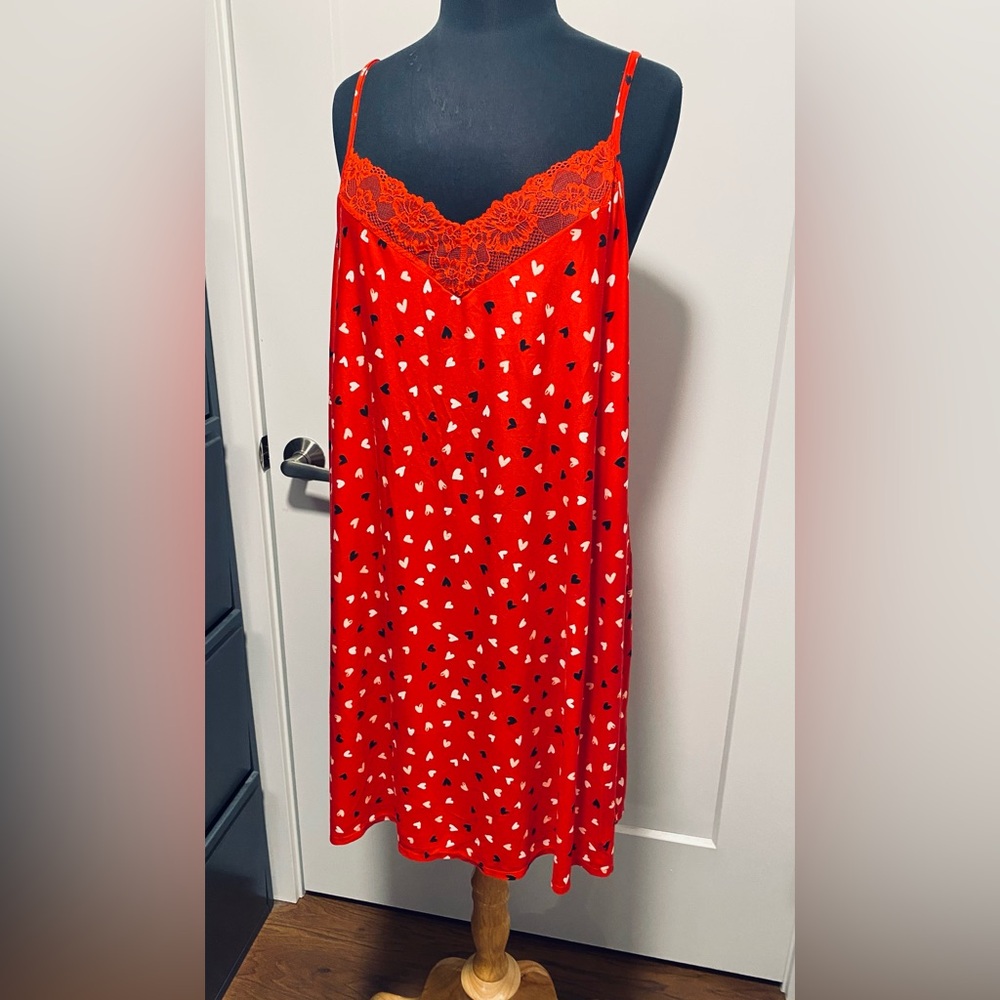 Valentine Sweetness Lacey heart night gown NWOT